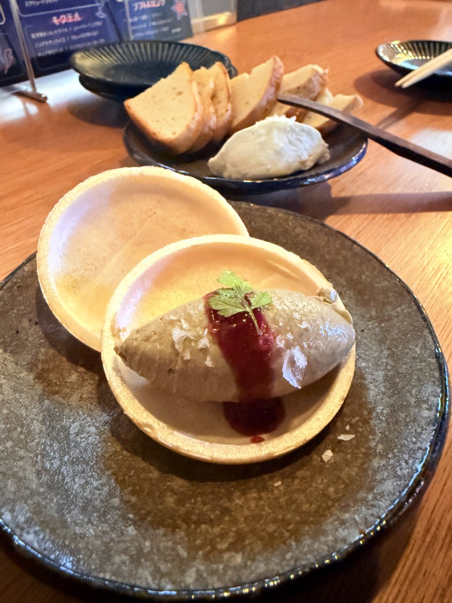 mol_ggwp's tweet photo. 居酒屋おつんさんで色々食べてきた。
夜勤→リクルーター→懇親会→居酒屋おつんというスーパー稼働デーでしたが美味しいお酒とご飯に癒されました。
エビチリはもちろんだけれど、2月のお通しと鱧の天ぷらが美味しかった。 https://t.co/jMBnDV97oj