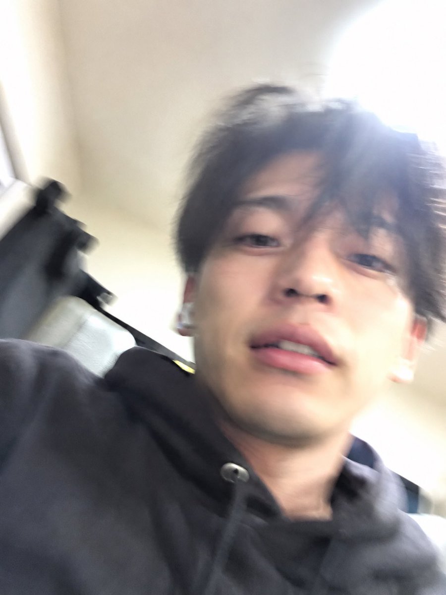 aninandes's tweet photo. うちのチャッピーはこんな顔らしい
なーにイヤフォン付けてんねん腹立つのぉ https://t.co/DAOzlkQY7d