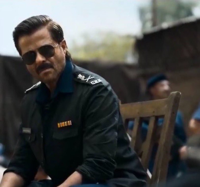 ShivaTarak45's tweet photo. Protagonist is Villain - Assassin in Chief
Antagonist is Hero - Chief of Narcotics 

Em taagi rasado Neel mawaa theatres pakka erupted 😭😭🔥🔥🔥 https://t.co/ktGjK8MKzU