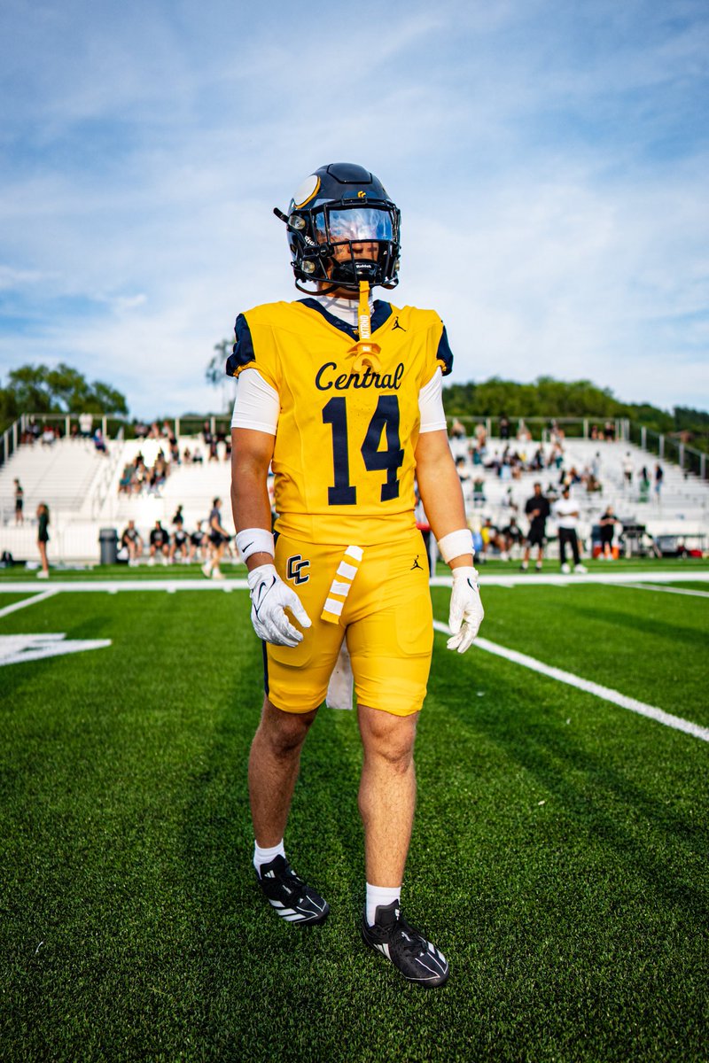 connormelnik21's tweet photo. Week 0-3 highlight film | Slot receiver 

Leading receiver on the team in receptions, yards, and touchdowns

5 touchdowns 

AVG 20.1 yds per reception 

MUST WATCH⬇️❗️

https://t.co/2df11hJqKb

@PCC_FOOTBALL 
@CoachLehmeier 
@Coach_Joyce8 
@210ths 
@WPIAL_Insider 
@PA_TodaySports 
@kouniverse_ 
@wpialsportsnews 
@EdOBrienCFB 
@theking1 
@TomLoy247