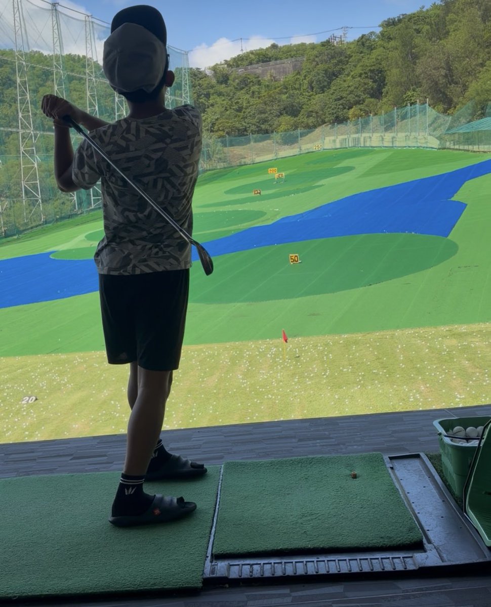 ec_lty's tweet photo. 。
今日は午前中に
息子の件で謝罪行って
店長さんも優しくて良かった💦
帰りに
息子と息子の友達2人連れて
ゴルフの⛳️打ちっぱ連れてった
悪い遊びさせるよりはと思ってねw
暑かった💦☀️🌺 https://t.co/hWMRSJ25tU