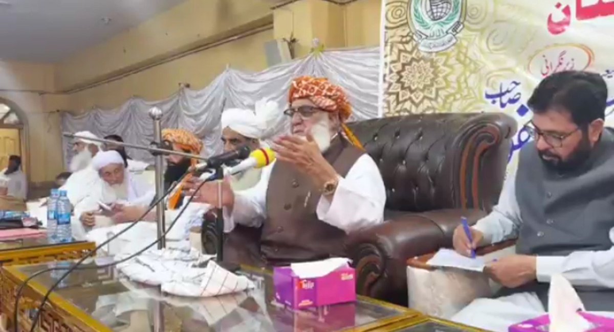 JUIBTM's tweet photo. تازہ ترین:
پشاور" مفتی محمود" مرکز میں قائد ملت اسلامیہ" مولانا فضل الرحمن" صاحب مجلس عمومی کے اجلاس سے خطاب کرتے ہوئے ۔✌️
.
۔
۔
۔ https://t.co/RLq1ghP7fT