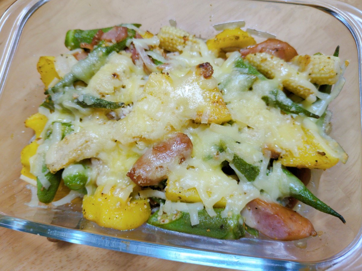 yurimarustar's tweet photo. 今日の晩ご飯😋

☆鰻丼
☆鰻巻き
☆茶碗蒸し
☆野菜ホリニシチーズ焼き
☆アボカド＆ぬか漬け

長男長女も帰ってきて、4人ご飯。
長男の返礼品のうなぎで3品。
楽チンでした。
鰻、ふわふわで美味しかった(,,•﹏•,,) https://t.co/fQZvqqsICj