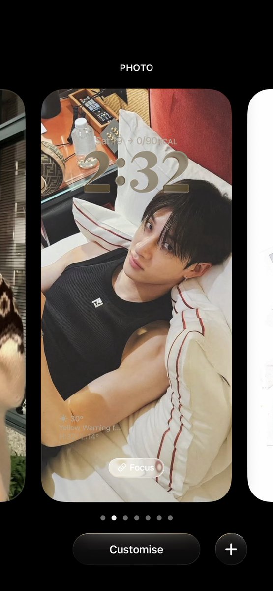 swfthwng's tweet photo. não ironicamente há uns dois anos atrás eu costumava sair muito pra balada e eu andava com essa foto do bangchan pra lá e pra cá e cada vez que chegavam em mim e eu não estava afim eu dizia que tinha namorado e mostrava meu papel de parede. eu não sei se eles acreditavam ou não pode ser que eles só me achavam a louca parassocial ou pensavam “aí é fã de kpop” mas o importante é que funcionava então resumindo e concluindo andem sempre com uma foto do bangchan por aí pq ele já me salvou de alguns homens na vida