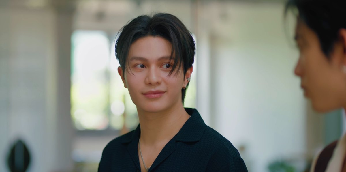 GMMTV's tweet photo. หนิ ยิ้มแบบนี้เหมือนจะมีคนเริ่มใหม่อีกครั้งแล้วเลย (คนไทยเป็นอะไรกับคนเก่าจริงๆ ผมยอมแล้ว) 🫳🏻💕
#YouManiacSeriesEP4
@Williamjkp1 @EstRvp https://t.co/Sx9VhMnw8C