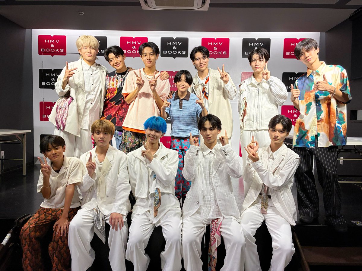bysta_official's tweet photo. ／
「Blaze Up」配信リリースイベント〜with EBiDAN OKiNAWA〜ありがとうございました👏
＼ 

はいさい！バイスタやいびーん！
みんなのおかげでしに楽しかったさ！

@ebidan_okinawa さんと📸

#bystandard #ebidanokinawa https://t.co/9asB5Ty0D1