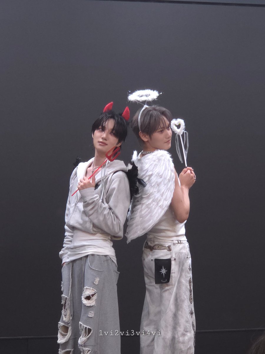 1vi2vi3vi4vi's tweet photo. 260919뮤직아트

천사와앙마👼😈
#Mcnd #송민재 #Minjae #노휘준 #Huijun #DevilYouthclub https://t.co/BIUFV9cSWw