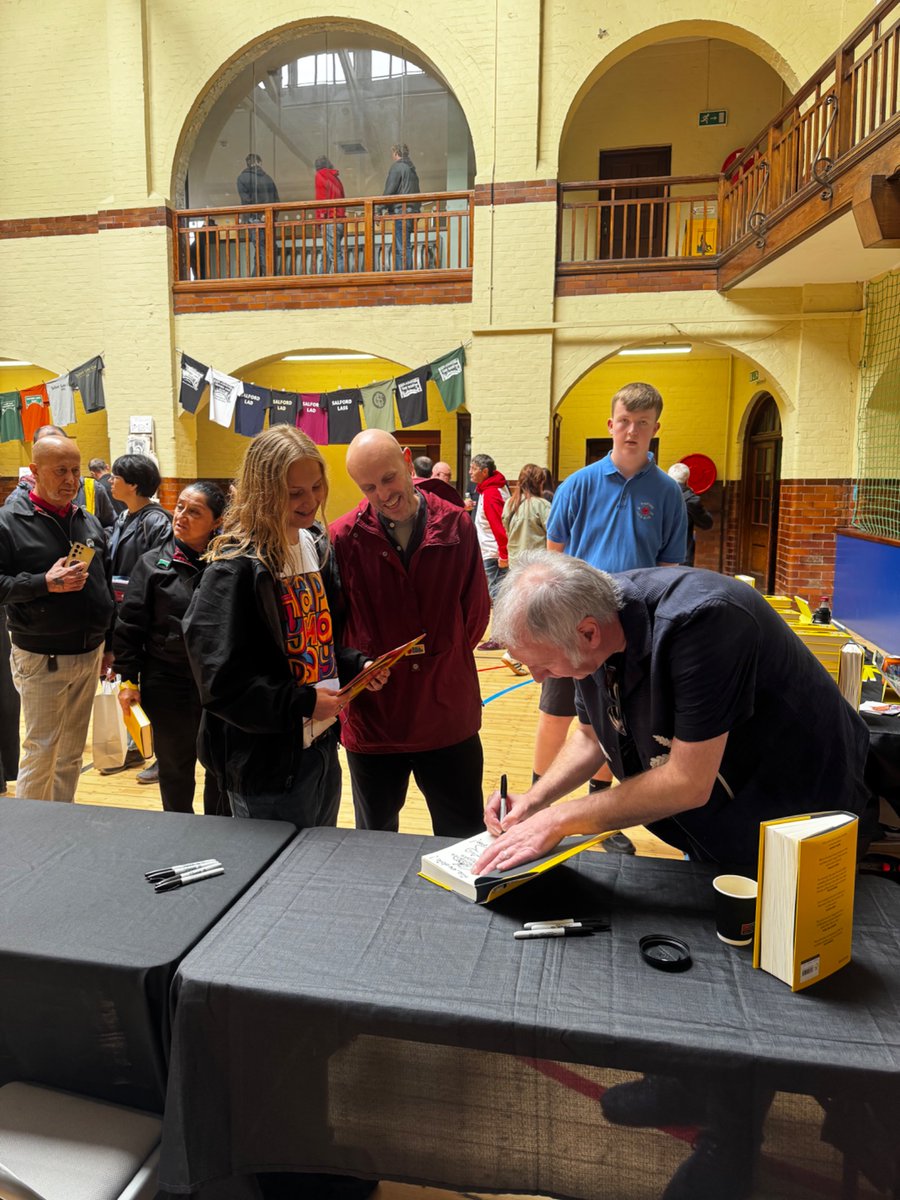 salfordladsclub's tweet photo. HE CAME HE SIGNED WE CONQUERED‼️Big Thanks To The One &amp; Only Clint Boon @therealboon &amp; All Who Came Along Today To Our Open Day. Your Actions Really Will Make A Difference To The Kids Who Come Here, Thanks For Supporting Us You’re All Part Of Our Story💚 https://t.co/M5DU1WMASa