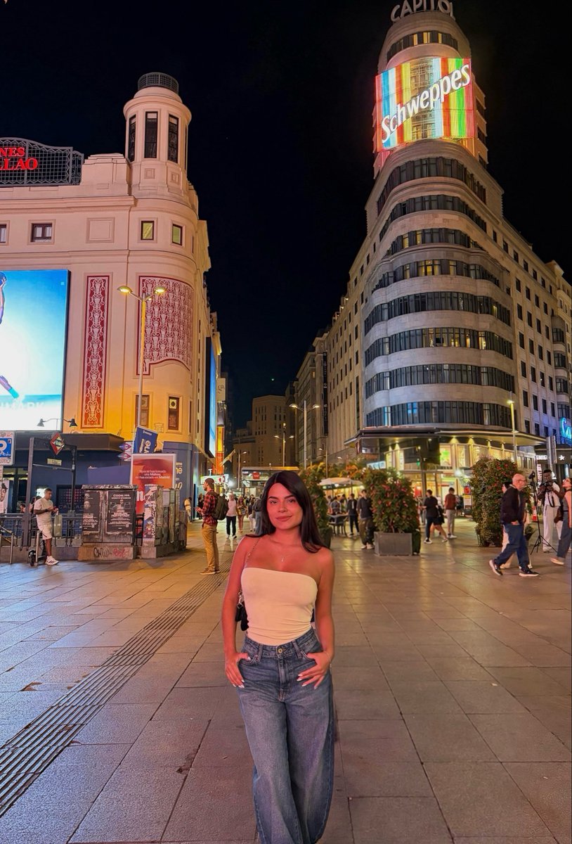 paulaugazz's tweet photo. Por las calles de Madrid una vez más 💛 https://t.co/QINa9IWfey