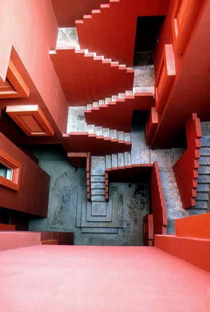 luusssso's tweet photo. The brilliance of the La Muralla Roja housing project by architect Ricardo Bofill 

Completed in 1973 in Calpe, Alicante, Spain https://t.co/AGTm1dsmVB