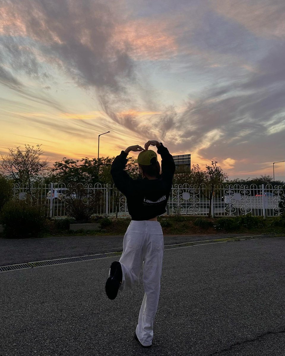 Papas_ta's tweet photo. Greetings from my side ✨ no matter what yesterday was, today is a fresh start. 💖
ihRY https://t.co/vvpwFEDDsI