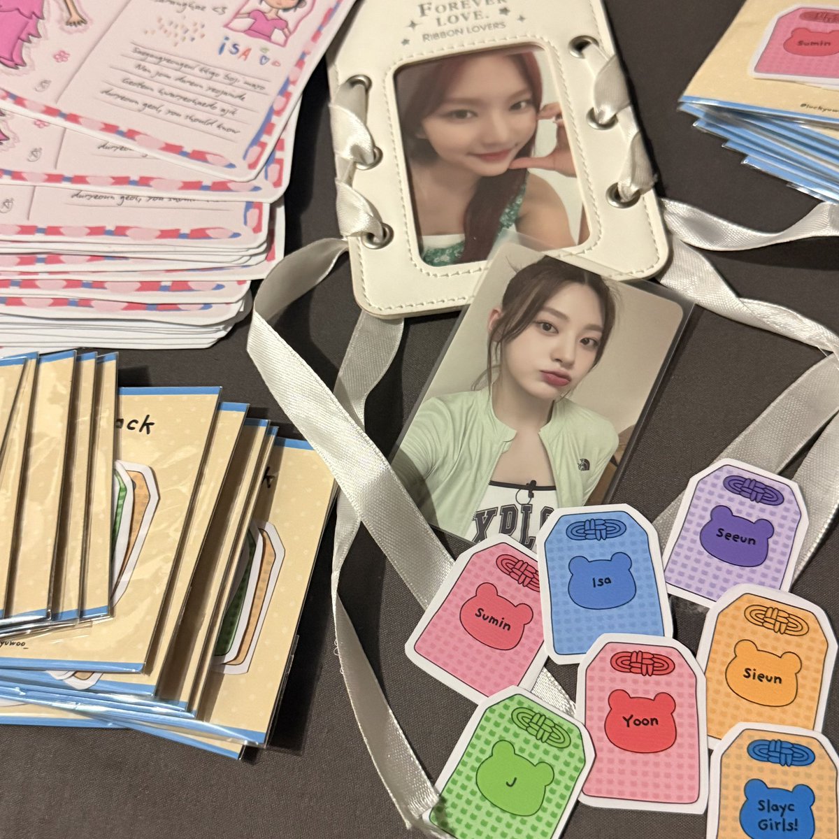 luckyuwoo_'s tweet photo. teddy bear omamori sticker pack + isa stereotype postcard for tomorrow!!! 🧸<3

#STAYC #스테이씨
#STAY_CLOSER #2026_STAYC_FANCON_TOUR 
#STAY_CLOSER_MANILA https://t.co/cUvp79hm7V