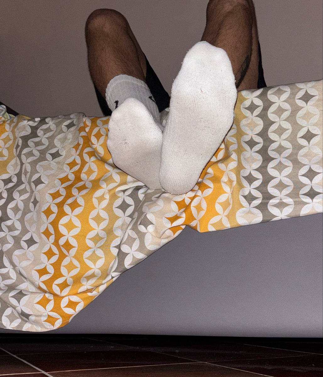 Dmas019015812's tweet photo. 🇮🇹 Solo dal basso puoi guardarli!! Ora vieni e venerali perché solo quello puoi fare!!

🇬🇧 You can only look at them from below!! Now come and worship them, because that is all you can do!!

#feetmaster #findom #masteritalia @master_italiani @masteritaliani https://t.co/VgBmImTeOb