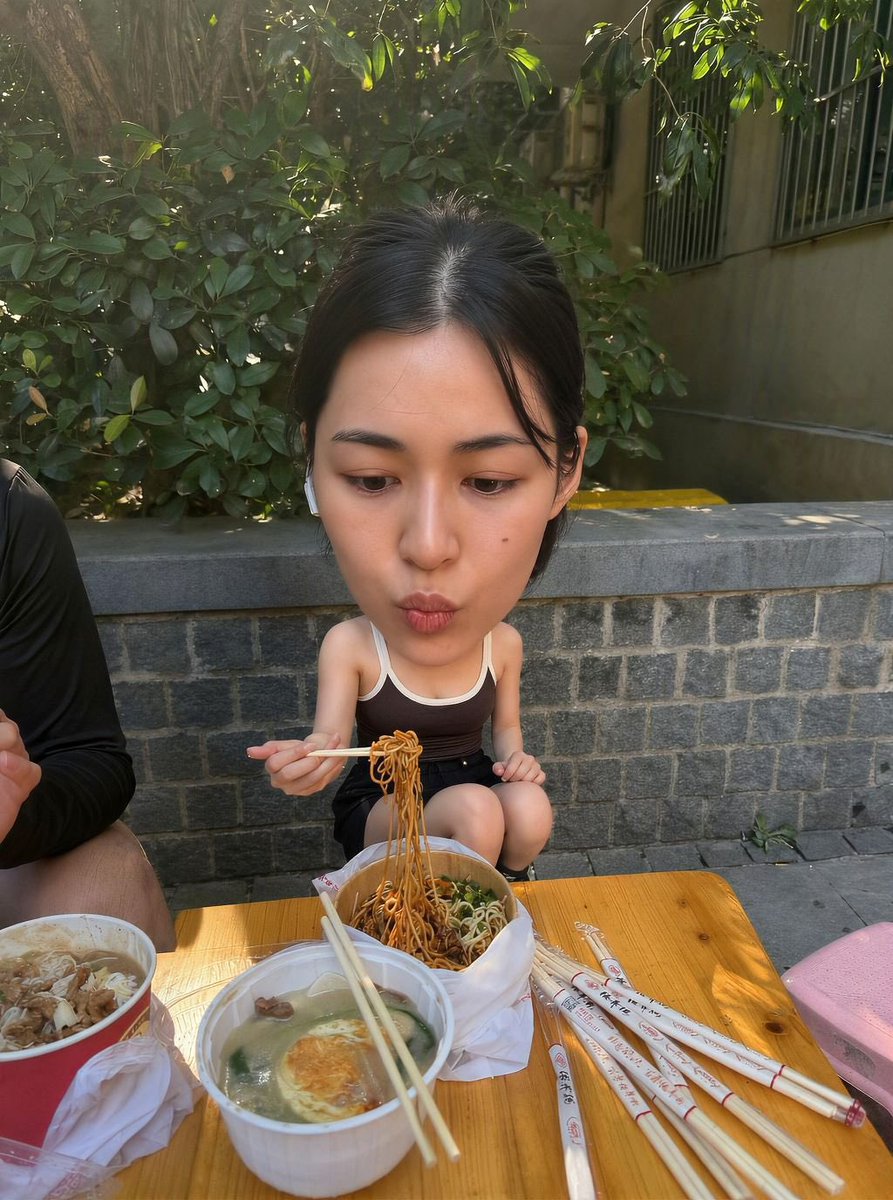 the_n_paranoid's tweet photo. Look, it’s ook! How cute 🥹🤏🏻@linglingsirilak 

#LingOrm #หลิงออม‌ 
#Linglingkwong #หลิงหลิงคอง https://t.co/COBQCtW7lA