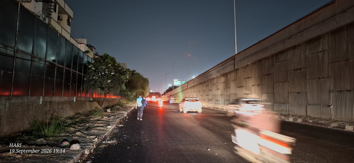 Nm3530's tweet photo. @NHAI_Official @OfficialGMDA @MunCorpGurugram Request for street light near IFFCO chowk (while coming from Jaipur side and taking trun towards Sector 17, Sukrali) it full of dark and Light on fly over is also not working photos and videos is attached @MeraGurgaon @TOIGurgaon https://t.co/xBUDtMQzRF