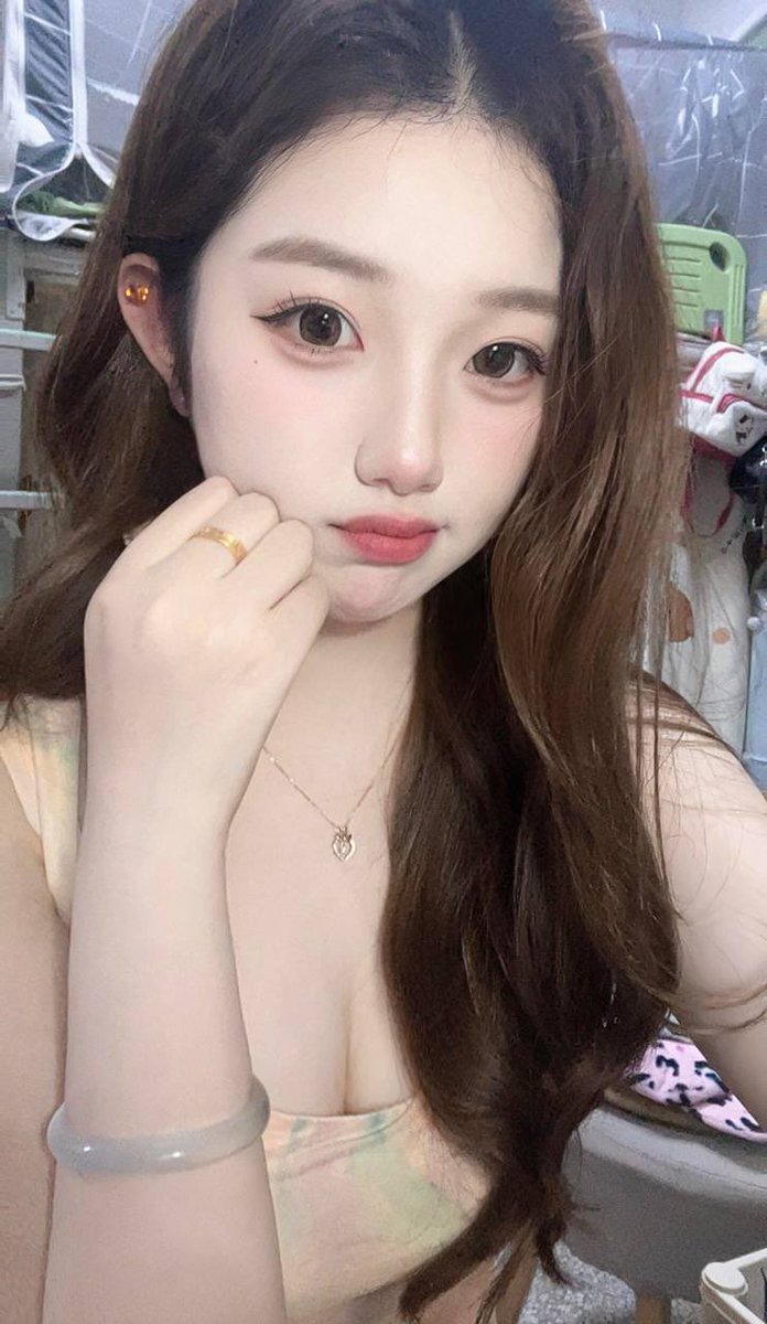CarriDupree's tweet photo. 这个点有点软软的…想发照片直接发啦 🌸

今天心情很好，直接上图不解释 🤭 https://t.co/rT17s1jCYp
