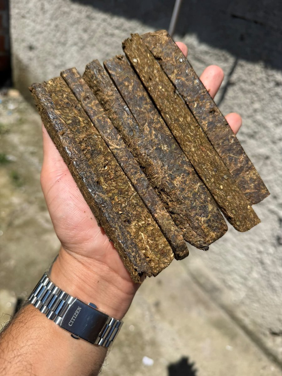 MACONHASDORIOO's tweet photo. 🍁 Morro  Do Urubu, Pilares 🍁 

Fala pra mim ceguinho, Hoje a piscina tá livre 🎼🎶

Sabadão desse acaba de cair carga nova, trabalhada nesse momento pra vocês clientes super bem servida e de alta qualidade só chegar nesse momento que irar pegar só as servidona 

Ao vivo https://t.co/9M76MR1aRG