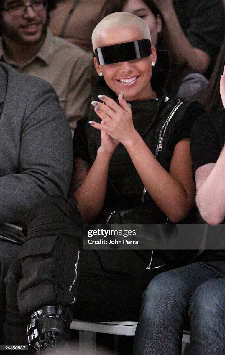 nae__paris's tweet photo. Amber Rose at the Nicole Miller Fall 2010 Fashion Week Show https://t.co/6lnXCpAf2D
