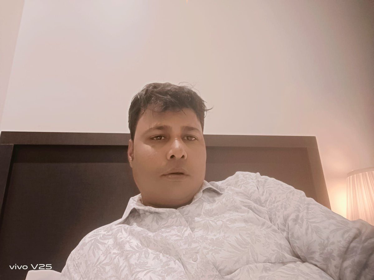 SirenaGullrip's tweet photo. Good morning everyone. Radhe Radhe, Jai Shri Krishna. May your day be blessed. My home shines with the light of your face. Where else can I go but to your feet? This is where my heart belongs. Om Shri Vasudev Kutumb. https://t.co/zh2pI6XKnB
