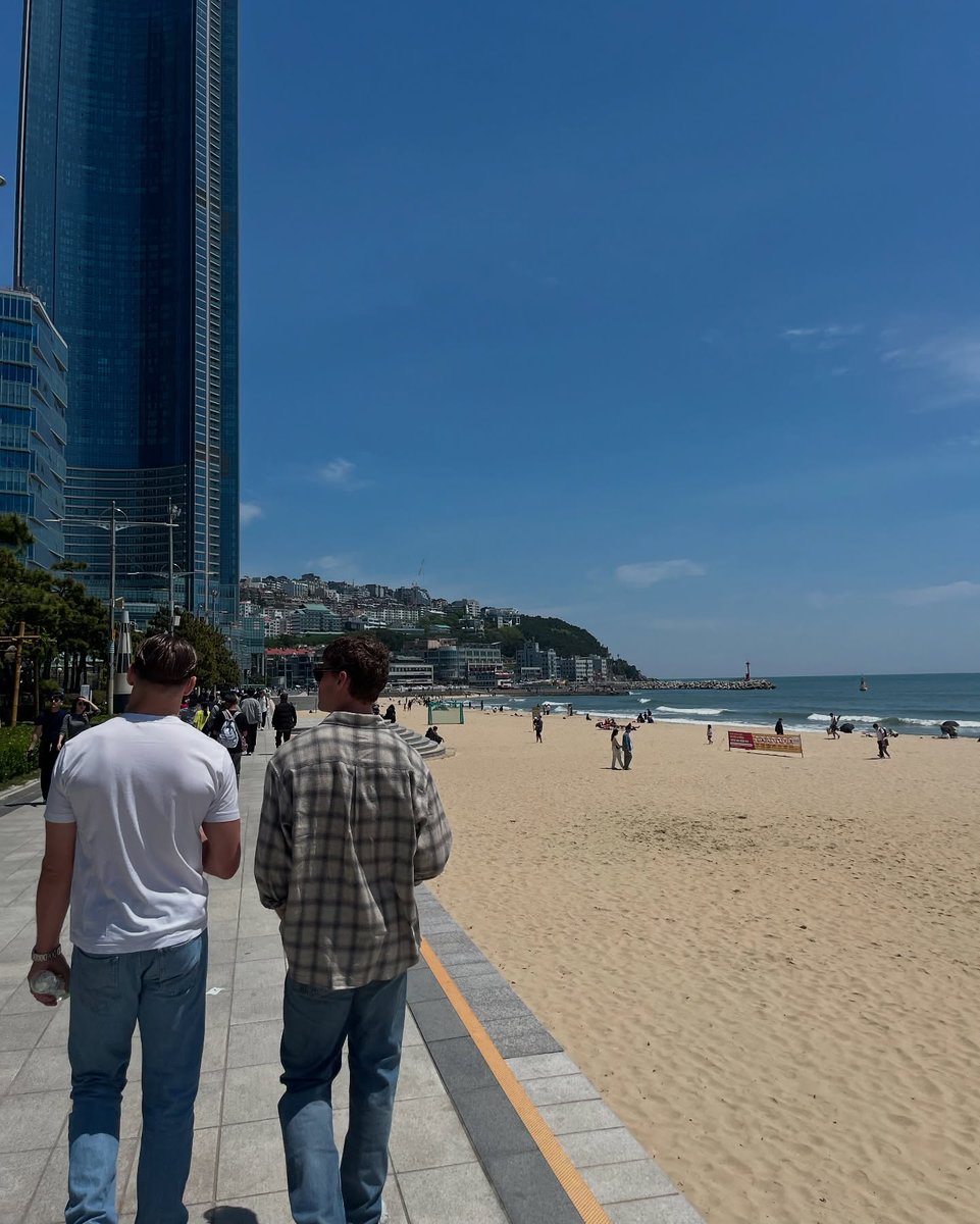 MeridethMazd's tweet photo. Visiting Seoul. https://t.co/YDJhqSaz4J