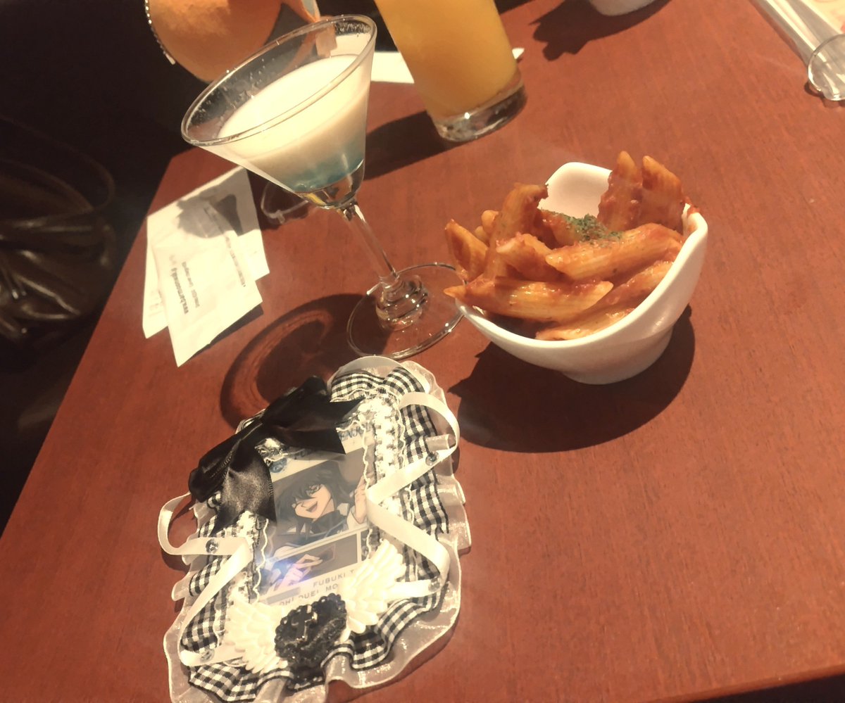 cupmen_milk's tweet photo. 今日は友人と夢活してきたよー🥰
アフヌンしたりカドショ行ったりぬい服見たり飲みながら夢語りしたりして楽しかった💙
明日からまた頑張るぞー！ https://t.co/GxLfK85fgi