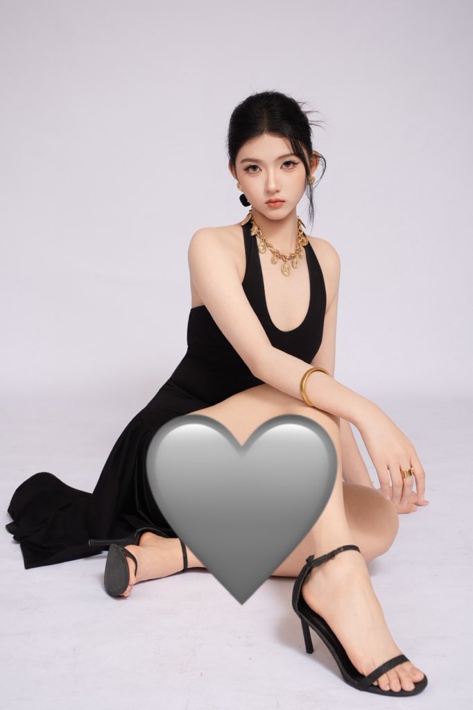 Lixiaolanlan's tweet photo. 被自己美到了🤣👠 https://t.co/Tmrf8lKASI