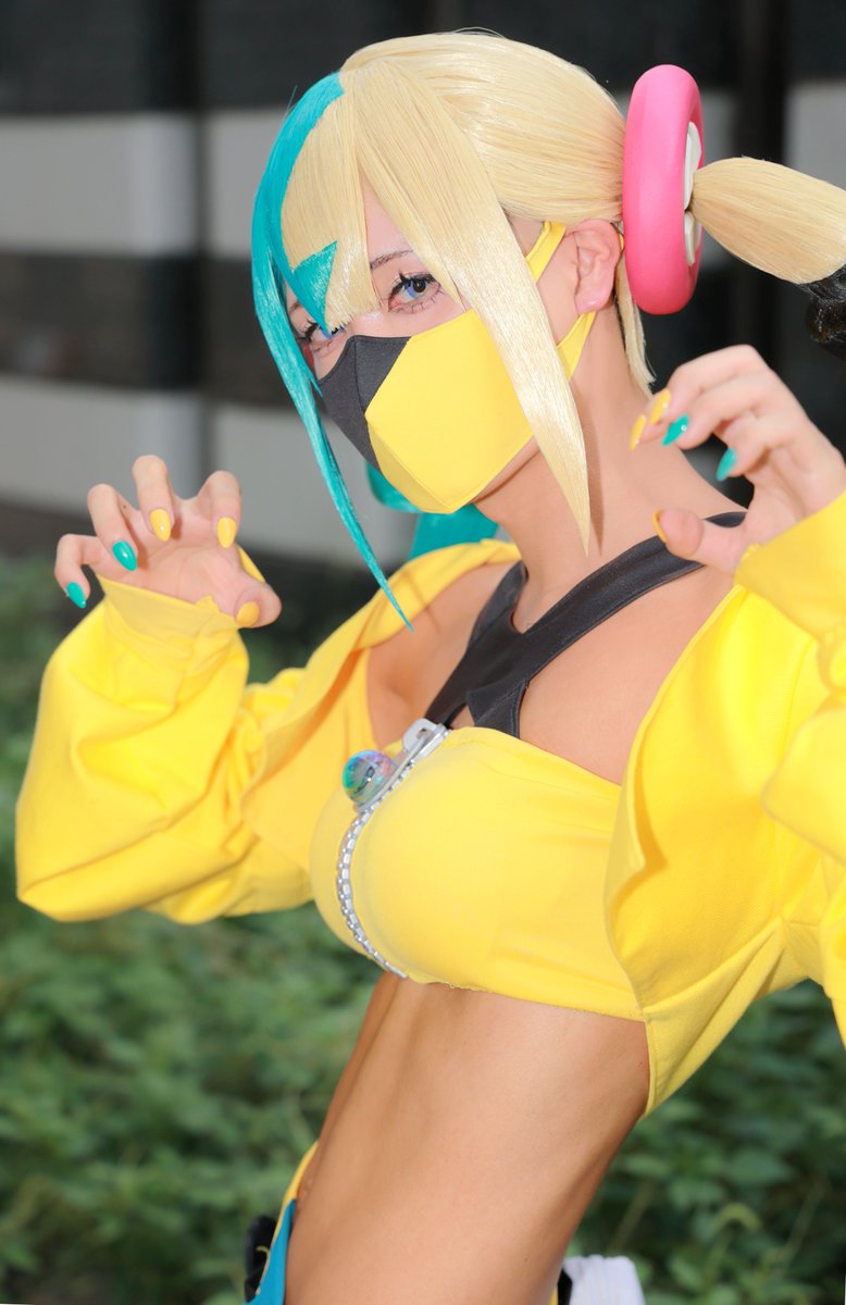 rai_cos153's tweet photo. ネイルチップのシール忘れて両面テープでつけてた。3枚なくした… https://t.co/iPV1pxTuUj