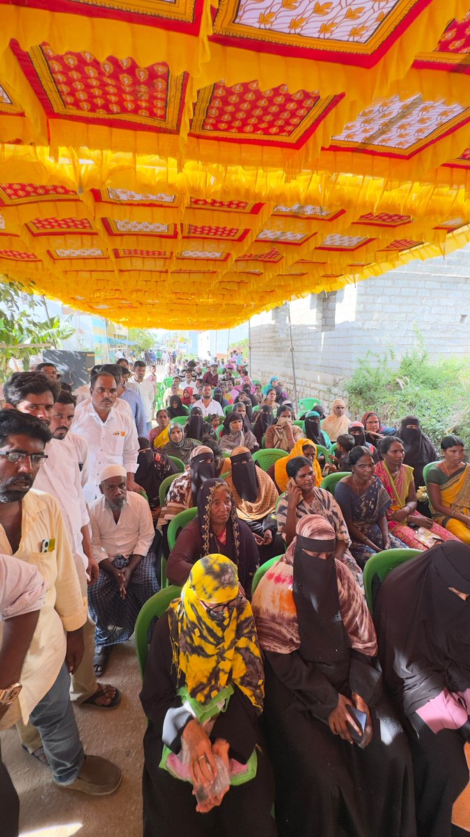 tdpmadhupgr's tweet photo. ఈరోజు పుంగనూరు మున్సిపాలిటీ నక్కబండ వార్డుల్లో తెలుగుదేశం పార్టీ ఇంచార్జ్ వై మధుసూదన్ నాయుడు గారు పర్యటన చేసి ప్రజలతో సమావేశం అయ్యారు. వారు ఎదుర్కొంటున్న సమస్యలను అర్జీ రూపంలో సమర్పించారు వాటిని సంబందిత అధికారులకు సూచించామన్నారు.

#punganur #Punganuru #TeluguDesamParty #Amaravati https://t.co/euj376NsqN