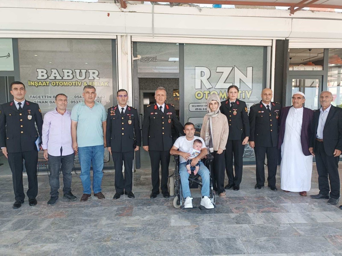 MardinJandarma's tweet photo. 19 Eylül Gaziler Günü münasebetiyle, kahraman gazilerimiz ziyaret edilerek kendileriyle bir araya gelindi. Vatanımızın bağımsızlığı ve bölünmez bütünlüğü uğruna fedakârlık gösteren tüm gazilerimize minnet ve şükranlarımızı sunuyoruz. Gaziler Gününüz kutlu olsun. https://t.co/2BONTNhJhU