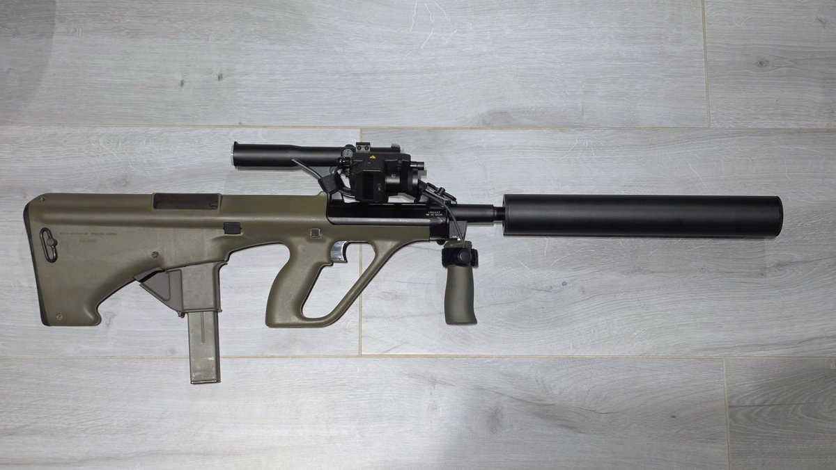 ScaarAT's tweet photo. Does this 9mm suppressor make me look fat?

Scored one of the original Steyr AUG 9mm suppressors, aka the sewer pipe. https://t.co/UWpGEN7iSc