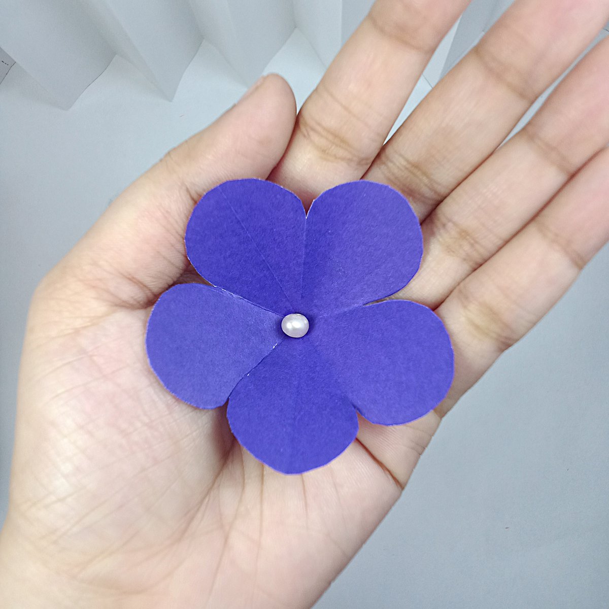 scrapcarved's tweet photo. Easy Origami Flower Anyone Can Make 💜 https://t.co/G9mXHTOMdE