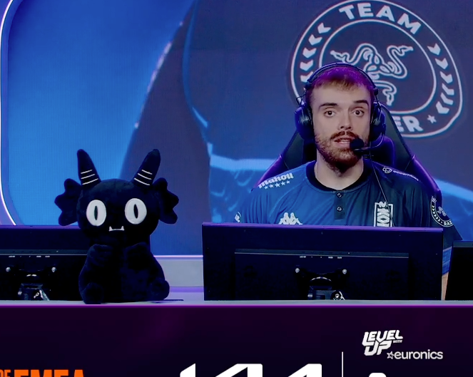 MovistarKOILoL's tweet photo. La figura más importante del club y a su lado está Ibai. https://t.co/hLjOvgM9sh