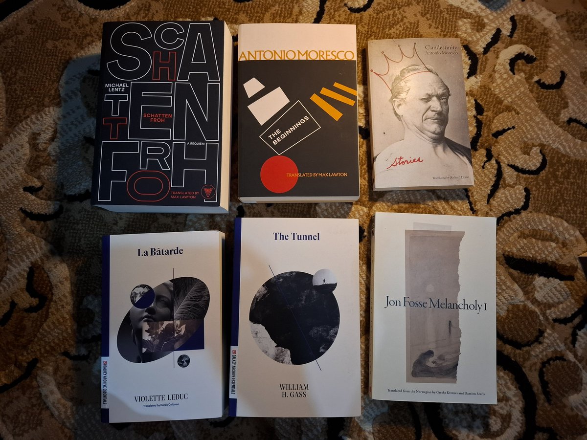 chasinghomer's tweet photo. dari bnyk penerbit buku di bawah ini, sementara ini baru punya dari Deep Vellum, Dalkey Archive &amp; New Directions. buku2 terbitan mereka ini beragam dari penulis di berbagai belahan dunia, covernya bagus2, kualitas bukunya pun sangat baik, memanjakan mata saat tertata di rak buku https://t.co/a0kODdRMmt