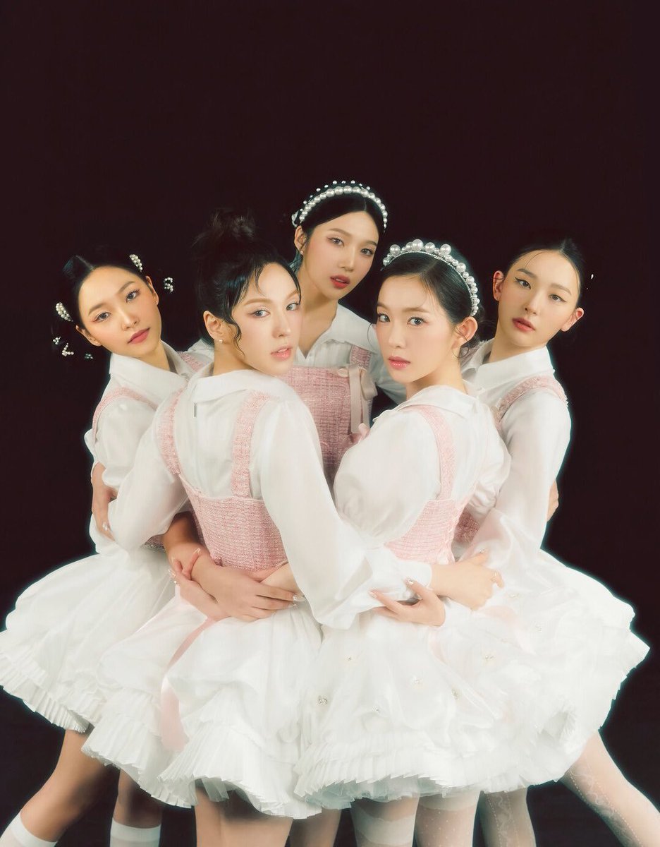burningred527's tweet photo. Did you say Red Velvet https://t.co/A4FDlf83Kb