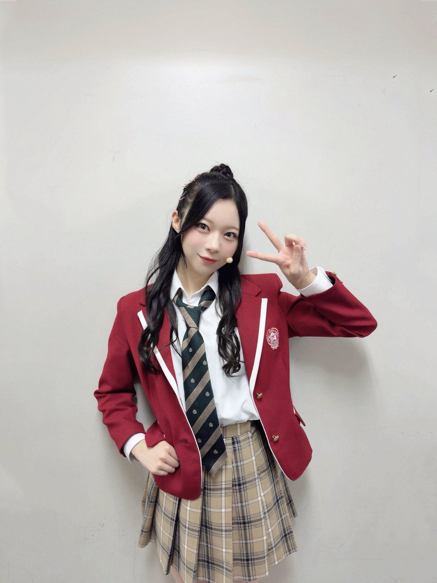 murayama_yuuka's tweet photo. #スクールアイドルミュージカル 
初日ありがとうございました！🎤💛

本編、文化祭＆後夜祭スペシャル公演
いかがでしたか？
新曲2曲も初披露でした✨️

明日も昼夜2公演となります！
よろしくお願いします！
#スクミュ 気になるよ〜！の方もぜひお待ちしてますね😌✧*｡
#lovelive https://t.co/sqpE3En4M7