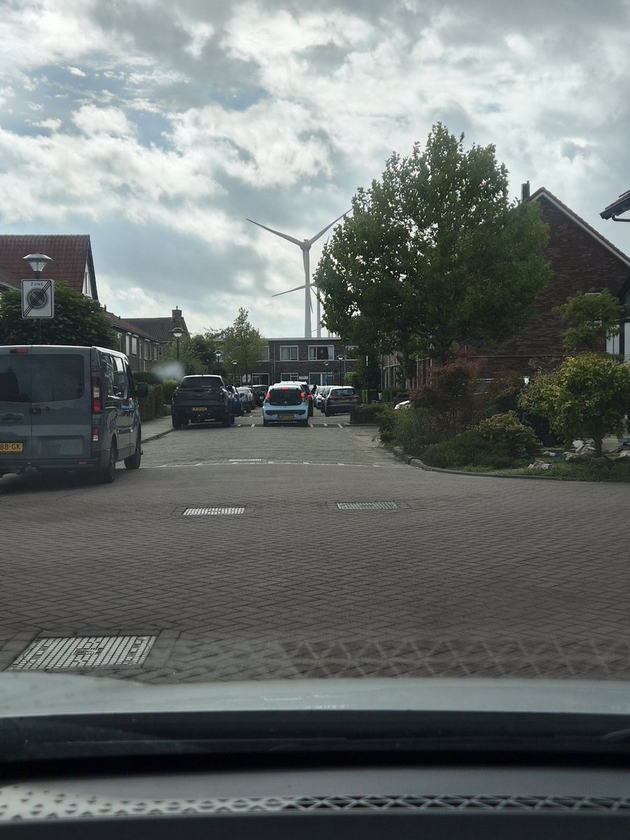 HansieeeeFR's tweet photo. Klasse weer @RWSverkeersinfo @Rijkswaterstaat om de Heinenoordtunnel een weekendje dicht te gooien. Heel het dorp Nieuw-Beijerland staat compleet vast... #fileleed #ellende #gezeik #kleretunnel https://t.co/Zyb4hVtxW2