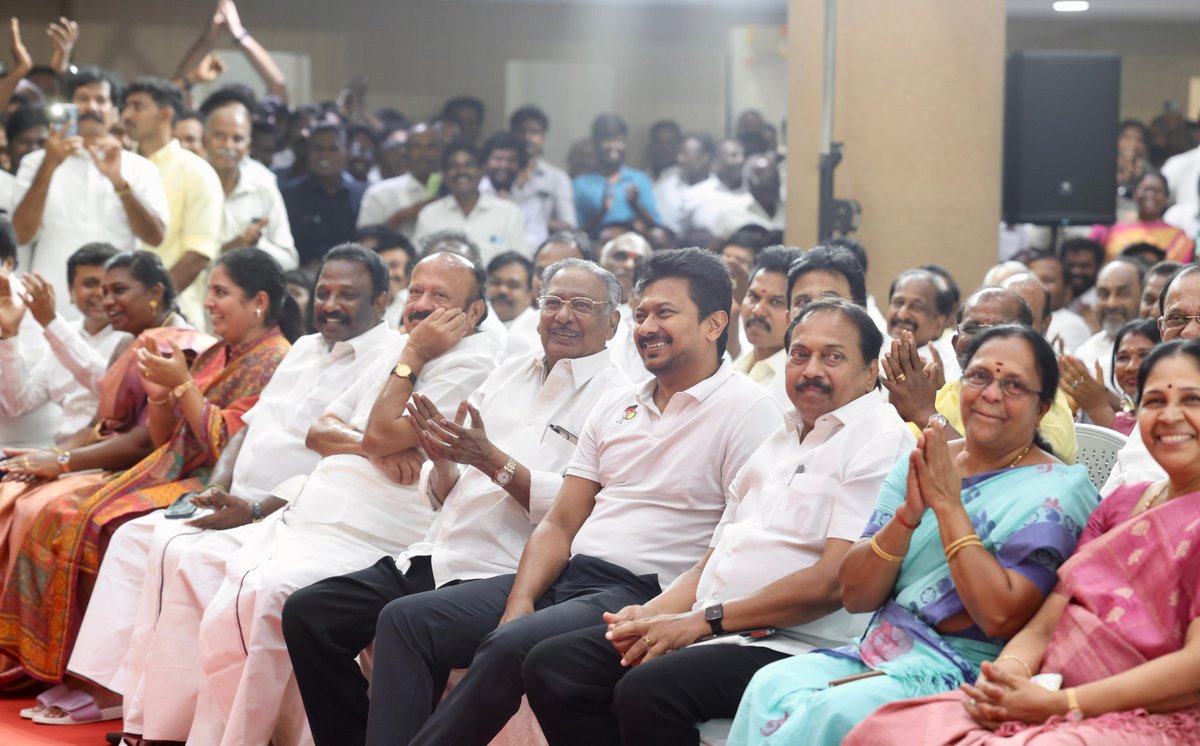 dmk_youthwing's tweet photo. இயக்கமும் கொள்கையும்தான் பெரிது என்று நினைப்பவர்கள் உடன்பிறப்புகள்; நாங்கள் வட்டியும் முதலுமாகத் திருப்பித் தரும் நேரம் விரைவில் வரும்!

இன்று (19-09-2026), சென்னை – அண்ணா அறிவாலயத்தில் உள்ள கலைஞர் அரங்கில் நடைபெற்ற #கழக_முப்பெரும்_விழா-வில், கழகத் தலைவர் @mkstalin அவர்கள் ஆற்றிய உரையின் விவரம் வருமாறு:

பகுத்தறிவுப் பகலவன் தந்தை பெரியாரின் பிறந்த நாள், பேரறிஞர் அண்ணாவின் பிறந்த நாள், அறிவியக்கமாம் திராவிட முன்னேற்றக் கழகம் உதயமான நாள் - இந்த மூன்றையும் இணைத்து, முப்பெரும் விழாவாகக் கொண்டாடி, ஒவ்வொரு ஆண்டும் செப்டம்பர் மாதத்தையே நாம் ‘திராவிட மாதமாக’க் கொண்டாடிக் கொண்டிருக்கிறோம்!

கடந்த 15-ஆம் தேதி நடைபெறவிருந்த இந்த விழா, திடீரென்று எனக்கு ஏற்பட்ட காய்ச்சல் காரணமாக ஒத்திவைக்கப்பட்டு இன்றைக்கு நடந்து கொண்டிருக்கிறது. மருத்துவர்கள் என்னை இன்னும் சில நாட்கள் ஓய்வில் இருக்க வேண்டும் என்று சொன்னார்கள். ஆனால், எனக்கு மனசு கேட்கவில்லை. அதனால் தான், தந்தை பெரியார் பிறந்தநாளன்றே அய்யாவின் சிலைக்கு மாலை அணிவித்துவிட்டு, சமூகநீதி நாள் உறுதிமொழி எடுத்தேன். இன்று இந்த முப்பெரும் விழாவுக்கும் வந்திருக்கிறேன்.

தலைவர் கலைஞர் தொடங்கி வைத்த இந்த முப்பெரும் விழாக் கொண்டாட்டத்தில், கழகத்திற்காக உழைத்த தீரர்களுக்கு தொடர்ந்து விருதுகளை வழங்கி வருகிறோம். அந்த வகையில், இந்த ஆண்டுக்கான விருதுகளைப் பெற்றுள்ளவர்களின் சிறப்புகளை, அவர்கள் ஆற்றியிருக்கும் அரும்பணிகளை, தியாகப் பணிகளை இங்கு ஒளிபரப்பப்பட்ட வீடியோவில் நீங்கள் பார்த்தீர்கள்.

தந்தை பெரியார் விருதைப் பெற்றுள்ள அண்ணன் கு. செல்லப்பா அவர்கள் – இந்தித் திணிப்பு எதிர்ப்புப் போராட்டத்தின் போது கைதாகி, 81 நாட்கள் சிறையில் இருந்த பெருமைக்குரியவர்.

பேரறிஞர் அண்ணா விருதைப் பெற்றுள்ள சேலம் ஜி.கே. சுபாஷ் அவர்கள் – தலைவர் கலைஞர் அவர்களே, “அவரை சுபாஷ் என்று சொல்வதைவிட “சபாஷ்” என்றுதான் பாராட்டுவேன்” என்று சொல்லியிருக்கிறார்!

தலைவர் கலைஞர் விருதை என்னுடைய அருமைச் சகோதரர் திருச்சி சிவா பெற்றிருக்கிறார். மிசா சிறைவாசம் முதல், இளைஞரணி தொடங்கி இன்றுவரை என்னுடன் பயணித்துக் கொண்டிருப்பவர். இன்னும் சொல்ல வேண்டும் என்றால், நம்முடைய உடன்பிறப்புகள் எல்லாம் என்னை அன்போடு, பாசத்தோடு “தளபதி, தளபதி” என்று அழைக்கிறீர்களே, அதை முதன்முதலில் எனக்கு சூட்டியவரே அவர்தான்.

பாவேந்தர் பாரதிதாசன் விருதைப் பெற்றுள்ள டாக்டர் கனிமொழி என்.வி.என். சோமு அவர்கள் – மூன்றாவது தலைமுறையாகக் கழகத்திற்குத் தொண்டாற்றும் குடும்பத்தைச் சேர்ந்தவர். விபத்தில் சிக்கி மறைந்த நம்முடைய ஆருயிர் அண்ணன் என்.வி.என். சோமு அவர்களுடைய அருமை மகள்.

பேராசிரியர் விருதைப் பெற்றுள்ள மிசா அகமது தம்பி அவர்கள் – அவருடைய பெயரிலேயே 'மிசா'வைத் தாங்கி, அரை நூற்றாண்டுக்கும் மேலாகக் கழகத்தின் வளர்ச்சிக்காகத் தன்னை அர்ப்பணித்து பணியாற்றிக் கொண்டுள்ள தியாகி!

மு.க. ஸ்டாலின் விருதைப் பெற்றுள்ள தம்பி இளையராஜா அவர்கள் – ஒடுக்கப்பட்ட சமூகத்திலிருந்து உழைப்பால் உயர்ந்து, இளைஞர்களைக் கழகத்தை நோக்கி ஈர்த்து வரும் ஆற்றலைக் கொண்டிருப்பவர்!

என்மீது பெருத்த நம்பிக்கையோடு என்னை ஊக்குவித்து உற்சாகப்படுத்திய எனக்கு ஒரு அரசியல் ஆசானாகவே விளங்கிய நம்முடைய அன்புக்குரிய முரசொலி செல்வம் விருதைப் பெற்றுள்ள மூத்த ஊடகவியலாளர் ப. திருமாவேலன் அவர்கள் – தனது கூர்மையான எழுத்துக்களால் திராவிட இயக்கத்தின் வரலாற்றையும், தியாகத்தையும், தேவையையும் இளைஞர்களிடம் கொண்டு சேர்ப்பவர்.

இவர்கள் அனைவருக்கும் தலைமைக் கழகத்தின் சார்பாகவும், கழக உடன்பிறப்புகளான உங்கள் சார்பாகவும் என்னுடைய வாழ்த்துகள், பாராட்டுகள்! இந்த விழாவைச் சிறப்பாக ஏற்பாடு செய்து, இதை வெற்றிகரமாக நடத்திக்காட்டியிருக்கும் நம்முடைய அருமை மாவட்டக் கழகச் செயலாளர் தம்பி சிற்றரசு அவர்களுக்கும் என்னுடைய பாராட்டுகள். அவருக்கு துணை நின்ற அத்தனை தோழர்களுக்கும் என்னுடைய வாழ்த்துகள்!

இப்படிப்பட்ட விருதுகளைப் பெறத் தகுதியுள்ள லட்சக்கணக்கான தொண்டர்களைப் பெற்றுள்ள இயக்கம்தான் நம்முடைய திராவிட முன்னேற்றக் கழகம்!

ஒரு இயக்கம் 75 ஆண்டுகள் நிலைத்து நிற்பது சாதாரண சாதனை கிடையாது! 75 ஆண்டுகளுக்குப் பிறகும், அதே கம்பீரத்தோடு காட்சி அளிப்பதும் சாதாரண சாதனை கிடையாது! இந்தச் சாதனை யாரால் வந்தது? விருது பெற்ற இவர்களைப் போன்றவர்களால் வந்தது! இந்த அரங்கத்தில் கூடியிருக்கும் உங்களைப் போன்றவர்களால் வந்தது!

அதுமட்டுமல்ல, அறிவாலயத்திற்குக்கூட வராமல், ஒவ்வொரு ஊரிலும், ஒவ்வொரு கிராமத்திலும், ஒவ்வொரு தெருவிலும், ஒவ்வொரு வீட்டிலும் கழகத்தை வளர்த்துக் கொண்டிருக்கும் நமது தீரமிக்க உடன்பிறப்புகளால் இந்தச் சாதனை வந்தது! அவர்களால்தான் நான் வாழ்கிறேன்! அவர்களை நம்பித்தான் நான் வாழ்கிறேன்! அவர்கள் இருக்கிறார்கள் என்ற மன உறுதியில்தான் நான் செயல்பட்டுக் கொண்டிருக்கிறேன்!

என்னைத் தலைவராக்கியது யார்? உடன்பிறப்புகளான நீங்கள்! என்னை முதலமைச்சர் பதவி வரைக்கும் உயர்த்தி அழகு பார்த்தது யார்? கழக உடன்பிறப்புகளான நீங்களும், தமிழ்நாட்டு மக்களும்தான்! தலைவர் கலைஞரின் உயிரினும் மேலான அத்தனை உடன்பிறப்புகளுக்கும் இந்த நேரத்தில் என் முப்பெரும் விழா வாழ்த்துகளைத் தெரிவித்துக் கொள்கிறேன்!

இந்த இயக்கத்திற்கு கொள்கையும் லட்சியமும்தான் முக்கியம். நாம் பார்க்காத வெற்றியும் இல்லை; நாம் பார்க்காத தோல்வியும் இல்லை! இன்னும் சொல்லப்போனால், இந்தத் தேர்தலில் அதிகத் தொகுதிகளைக் கைப்பற்றிய கட்சிக்கும் நமக்கும் வித்தியாசம் என்ன? 17 லட்சம் வாக்குகள் தான். எதிரி யார் என்று சரியாகக் கணித்துப் பணியாற்றியிருந்தால், இந்தத் தோல்வியே ஏற்பட்டிருக்காது!

ஆட்சி அமைத்துள்ள கட்சிக்கு, பெரும்பான்மைக்குத் தேவையான இடங்கள்கூடக் கிடைக்கவில்லை. ஆனால், ஏதோ பெரிய அலை அடித்தது போலவும், தமிழ்நாடே அவர்களின் வருகைக்காகக் காத்திருந்தது போலவும் 'இமேஜ் பில்டப்' செய்து கொண்டிருக்கிறார்கள். உண்மையில், அவர்களின் ஆட்சி நடப்பதே நம் கூட்டணியில் வென்ற கட்சிகளின் ஆதரவோடுதான். ஆனால், ஆதரவு தந்த அந்தக் கட்சிகளையும் நம்பாமல், குதிரை பேரம் நடத்திக் கொண்டிருப்பதுதான் ஆளுங்கட்சியின் லட்சணம்!

இப்படியொரு பலவீனமான ஆட்சியை அமைத்துள்ள ஒரு கட்சி என்ன செய்ய வேண்டும்? நியாயமாக, மக்கள் நலத்திட்டங்களைச் செய்து நல்ல பெயர் வாங்கப் பார்க்க வேண்டும். ஆனால் அதையா செய்கிறார்கள்? இப்போது ஆளும் த.வெ.க. அரசின் வேலை என்ன? நம் திராவிட மாடல் ஆட்சியில் கொண்டு வந்த திட்டங்களை நிறுத்துவது; இல்லை என்றால் பெயரை மாற்றி ஸ்டிக்கர் ஒட்டுவது. இதுதான் மாற்றமா?

முதலமைச்சரைப் பொறுத்தவரை, தினமும் 'ஷூட்டிங் மூட்'-இல் தான் இருக்கிறார். சினிமாவில் நடிப்பதை நிறுத்திவிட்டேன் என்று கூறிவிட்டு, யார் இயக்குனர், யார் கேமராமேன் என்று சொல்லாமல் இப்போது மக்கள் முன்னாடி நடித்துக் கொண்டிருக்கிறார். முதலில் பஞ்ச் டயலாக், இப்போது ஃபாரின் ஷூட்டிங்! எல்லாமே 'ரீல்ஸ்'தான்!

பரந்தூர் விமான நிலையத் திட்டத்தை ரத்து செய்ததன் மூலமாக, தமிழ்நாட்டின் வளர்ச்சியை சற்றேறக்குறைய 25 ஆண்டு காலம் பின்னுக்குத் தள்ளிவிட்டார்கள்! இதுவே நம் திராவிட மாடல் ஆட்சி தொடர்ந்திருந்தால், இந்நேரம் மகளிருக்கு உரிமைத் தொகையாக 2,000 ரூபாய் கிடைத்திருக்கும்! அனைத்துக் குடும்பங்களுக்கும் 8,000 ரூபாய் இல்லத்தரசி கூப்பன் கிடைத்திருக்கும்! 25 லட்சம் உழவர்களுக்குப் புதிய மின்சார மோட்டார்கள் வழங்கியிருப்போம்!

ஆனால், மக்களுக்கு உதவாத இந்த உதவாக்கரை ஆட்சியில் என்ன நடக்கிறது? நான்கு மாதங்களுக்கு முன்னால் அரிசி, பருப்பு, சர்க்கரை எல்லாம் என்ன விலைக்கு விற்றன... இன்று என்ன விலைக்கு விற்கின்றன? விலைவாசி உயர்வே இந்த ஆட்சியின் லட்சணத்தைச் சொல்லப் போதும்! நம் ஆட்சியில் தமிழ்நாடு பொருளாதார வளர்ச்சியில் முதலிடத்தில் இருந்தது; ஆனால், இந்தத் த.வெ.க. ஆட்சியில் விலைவாசி உயர்வில் முதன்மை மாநிலமாக ஆகப்போகிறோம்!

முதலமைச்சரைப் பொறுத்தவரைக்கும், அவரது குறைகளை, அவர் நடத்திக் கொண்டிருக்கும் துக்ளக் தர்பாரை மக்கள் பேசக்கூடாது என்பதற்காக அமைச்சரவை முதல் ஊடகங்கள் வரை டைவர்ஷன் செய்து கொண்டிருக்கிறார்கள். அதிலும், இப்போது நாட்டிற்கு அவசியமான செய்தி என்ன தெரியுமா? "முதலமைச்சர் இன்று கோட் போட்டார்", "வெள்ளிக்கிழமையா... பட்டு வேட்டி – பட்டு சட்டை!", "நெற்றியில் என்ன நிறப் பொட்டு?", "கையில் என்ன கயிறு?", "ஜோசியர் இன்று என்ன சொல்லியிருக்கிறார்?" - இதுதான் இன்றைக்குச் செய்திகளாகிவிட்டன. முதலமைச்சரும் 'இதைச் செய்தாலே போதும்' என்ற மனநிலையில்தான் இருக்கிறார்.

இந்தியாவிலேயே இரட்டை இலக்க வளர்ச்சி, கல்வியில் சிறந்த தமிழ்நாடு, முதலீட்டாளர்களின் முதல் முகவரி தமிழ்நாடு, டிரில்லியன் டாலர் பொருளாதாரம், இந்தியாவிலேயே எந்த மாநிலத்திலும் இல்லாத 'நான் முதல்வன்', 'புதுமைப் பெண்', 'தமிழ்ப் புதல்வன்' என்று பேசப்பட்ட நாட்டில்... அவை எல்லாவற்றையும் பின்னுக்குத் தள்ளி கோட்-சூட், வேட்டி, சட்டை, காலால் நடந்தார், கையால் சைகை செய்தார், வாயால் சாப்பிட்டார் என்றுதான் செய்திகள் வருகின்றன; அதைத்தான் டிரெண்டும் செய்கிறார்கள்! இதையெல்லாம் பார்ப்பதற்கே மிகவும் அருவருப்பாக - அசிங்கமாக இருக்கிறது!

அவரின் பாணியிலேயே சொல்ல வேண்டும் என்றால், த.வெ.க. ஆட்சியில் இரண்டே இரண்டுக்கு நடுவில்தான் போட்டியே... ஒன்று மின்வெட்டு! இன்னொன்று அரிவாள் வெட்டு! இப்படித்தானே ஆக்சன் செய்வார். எது அதிகம் என்பதுதான் போட்டியே! பட்டப்பகலில் கொலைகள், துப்பாக்கிச் சூடுகள், ஆளுங்கட்சியினரே போதைப்பொருட்களை விற்பனை செய்வது, பாலியல் வன்கொடுமைகளில் ஈடுபடுவது என குற்றவாளிகளின் வேட்டைக்காடாகத் தமிழ்நாடு மாறியிருக்கிறது. த.வெ.க. ஆட்சியில் சட்டமும் இல்லை, ஒழுங்கும் இல்லை! ஆனால், முதலமைச்சராக இருப்பவருக்கு இதைப் பற்றியெல்லாம் துளிகூடக் கவலையே இல்லை.

ஏமாறுபவர்கள் இருக்கும் வரை, இப்படி ஏமாற்றுபவர்களும் இருக்கத்தான் செய்வார்கள். ஆனால், இவர்களால் மக்களை எல்லா நாளும் ஏமாற்ற முடியாது!

கடந்த வாரம் முதலீடுகளை ஈர்ப்பதற்காக வெளிநாட்டுக்குப் பயணம் செய்ததாக முதலமைச்சரே சொன்னார். இதற்கு முன்னால் நான் வெளிநாட்டுக்குப் பயணம் செய்தபோது என்ன பேசினார்? "சி.எம். சார்... வெளிநாட்டு முதலீடா? வெளிநாட்டில் முதலீடா?" என்று மேடையில் கத்தினார். அவர் அளவிற்கு நான் இறங்கி வரத் தயாராக இல்லை. இப்போது, நான் அல்ல; தமிழ்நாட்டு மக்கள் அவரைப் பார்த்து, "சி.எம். சார்... இந்தியாவில் இருக்கும் நிறுவனத்திற்கு எதுக்கு லண்டனில் போய் கையெழுத்து போடுகிறீர்கள்?" என்று சத்தமாகக் கேட்கிறார்கள். அதைவிட இன்னொரு பெரிய கொடுமை என்ன தெரியுமா? தொழில்துறை அமைச்சர் இல்லாமல், தொழில்துறை செயலாளர் இல்லாமல் முதலீடுகளை ஈர்க்கப் போயிருக்கிறார் முதலமைச்சர். இதுதான் முதலீடுகளை ஈர்க்கும் லட்சணமா?

அதுமட்டுமல்ல, ரீல்ஸ் வெறி பிடித்த ஆளுங்கட்சியினரால் நூற்றாண்டு புகழ்பெற்ற சட்டமன்றம்கூடத் தனது மாண்பை இழந்து இப்போது நிற்கிறது! நடந்து முடிந்த சட்டமன்றக் கூட்டத்தொடரைப் பார்த்திருப்பீர்கள்; அதை நேரடியாக ஒளிபரப்பு செய்தார்கள். என்ன நடக்கிறது? முதலமைச்சர் சிரிப்பதைப் பார்க்க முடியவில்லை என்று கவலைப்பட்டு, சட்டமன்றப் பேரவையில் ஸ்கிரீன் வைக்கச் சொல்லி ஆளுங்கட்சி எம்.எல்.ஏ.க்கள் கேட்கிறார்கள். இதுதான் நாட்டிற்குத் தேவையா?

சட்டமன்ற எதிர்க்கட்சித் தலைவர் நம்முடைய தம்பி உதயநிதி அவர்கள் கேட்கும் கேள்விகளுக்குப் பதில் சொல்ல முடியாமல், மிசா – சர்க்காரியா கமிஷன் என்று சம்பந்தம் இல்லாமல் பேசி அவதூறுகளைப் பரப்புகிறார்கள்; டைவர்ஷன் செய்கிறார்கள்.

மிசாவைப் பற்றிப் பேசுபவர்களுக்கு நான் சொல்ல விரும்புவது ஒன்றே ஒன்றுதான்:

"என் மிசா கைதை உங்கள் எவனுக்கும் நிரூபிக்க வேண்டிய அவசியம் எனக்கு இல்லை!"

"என்னுடைய தியாகத்திற்கு மதிப்பெண் போட உங்கள் எவனுக்கும் தகுதி கிடையாது!"

என் மிசா வரலாற்றை, அண்ணன் சிட்டிபாபு தனது சிறை டைரியில் பதிவு செய்திருக்கிறார். அதுதான் காலத்தால் அழிக்க முடியாத கல்வெட்டு. அதுமட்டுமல்ல, சிறைச்சாலைச் சித்திரவதைகளைப் பற்றி விசாரிக்க மக்கள் திலகம் எம்.ஜி.ஆர். அவர்கள் அமைத்த இஸ்மாயில் கமிஷனின் அறிக்கை இருக்கிறது. சாட்சி எல்லாம் சென்று சொல்லி இருக்கிறேன். அனைவரும் வந்து சொன்னார்கள். படிக்கத் தெரிந்தவன் அதையெல்லாம் எடுத்துப் படிக்கட்டும்.

வாக்களித்த மக்கள் வாக்குறுதிகளைப் பற்றிக் கேட்டால், அவதூறு பரப்பி ரீல்ஸ் போட்டுக் கொண்டிருக்கிறார்கள். இவர்கள் கட்சிக்கு நியாயமாக 'தமிழக வெற்றிக் கழகம்' என்று இல்லாமல், 'தமிழக ரீல்ஸ் கழகம்' என்றுதான் பெயர் வைத்திருக்க வேண்டும்! தி.மு.க. தந்தது ரியல் ஆட்சி! இவர்கள் நடத்துவது ரீல்ஸ் ஆட்சி!

ஒரு முறை மக்கள் ஏமாந்திருக்கலாம். தொடர்ந்து ஏமாறுவார்கள் என்று நினைத்தால், ஏமாறப்போவது இப்போது இருக்கும் முதலமைச்சர்தான். அவதூறுகளைப் பரப்பி, கொச்சையாகப் பேசி, தி.மு.க.வை அவமானப்படுத்தலாம், பலவீனப்படுத்தலாம் என்று நினைத்துப் பலர் செயல்படுகிறார்கள். இதையெல்லாம் 78 வருடங்களாக நாங்கள் பார்த்துக் கொண்டுதான் இருக்கிறோம். கேட்டுக் கேட்டுப் புளித்துப் போன இந்த அவதூறுகளைப் பரப்பும் எதிரிகள்தான் மாறிக் கொண்டிருக்கிறார்களே தவிர, நாங்கள் உறுதியாக நிலைத்து நின்று கொண்டுதான் இருக்கிறோம். தன்னை விட இயக்கமும் கொள்கையும்தான் பெரிது என்று நினைக்கிறவர்கள்தான் எங்கள் உடன்பிறப்புகள். நாங்கள் வட்டியும் முதலுமாகத் திருப்பித் தர காத்திருக்கிறோம். நேரம் விரைவிலேயே வரும்.

விரைவில் இரண்டு தொகுதி இடைத்தேர்தல் வரப்போகிறது! இது முறையாக வரும் தேர்தலா? இல்லை, திணிக்கப்பட்ட தேர்தல்! எவ்வளவு அகம்பாவம் இருந்தால், வேறு கட்சியில் வெற்றி பெற்ற உறுப்பினர்களை விரலில் வைத்த மை ஈரம் காயவதற்கு முன்னால் ராஜினாமா செய்ய வைத்திருப்பார்கள்? அதுமட்டுமல்ல, வெட்கமே இல்லாமல் இப்போது அவர்களையே தங்களுடைய சின்னத்தில் மீண்டும் நிற்க வைத்திருக்கிறார்கள். கேட்டால் – குதிரை பேரம் இல்லையாம்; தூய ஆட்சியாம்! இதுதான் இவர்களின் மானங்கெட்ட மாற்றமா!

பொதுவாகச் சட்டமன்ற உறுப்பினர் மரணமடைந்தால்தான் இடைத்தேர்தல் வரும். முதல்முறையாக ஜனநாயகம் மரணமடைந்து இடைத்தேர்தல் வருகிறது. இதைத்தான் நம் உடன்பிறப்புகள் ஆட்சியின் தோல்விகளோடு சேர்த்து, இரண்டு தொகுதியிலும் வீடு வீடாகச் சென்று பிரச்சாரம் செய்ய வேண்டும்.

அரசாங்கமே இன்றைக்குச் செயலிழந்து போயிருக்கிறது. காலையில் கூடச் பத்திரிகைகளில் பார்த்திருப்பீர்கள்; ஒரே நாளில் 8 கொலைகள்! அதுவும் மக்கள் நடமாட்டம் இருக்கும் பகுதிகளில். இரட்டைக் கொலைகள், ஆணவக் கொலைகள், லாக்கப் படுகொலைகள், டாஸ்மாக் தகராறு கொலைகள், விநாயகர் சதுர்த்தி ஊர்வலத்தில் கொலைகள் என ஒவ்வொரு நாளும் விடிந்தால் எண்ண முடியாத அளவிற்கு கொலைகள்.

மின்சாரம் இல்லாமல் நடுராத்திரியில் குழந்தைகளோடு மக்கள் போராடுகிறார்கள்! தொழில்கள் எல்லாம் முடங்கிக் கிடக்கின்றன! ஏழை மக்களுக்கு எட்டாத அளவிற்கு விலைவாசி உயர்ந்து, பெண்கள் எல்லாம் வீட்டிற்குத் தேவையான பொருட்களை வாங்கவே பயப்படுகிறார்கள்! வருமானம் போதவில்லை! இவர்கள் சொன்ன 2,500 ரூபாயும் வரவில்லை! பணம் கொடுத்தாலும் ஆவின் பால் கிடைக்கவில்லை! ஒரு மாதமாக டெங்கு காய்ச்சல், வைரஸ் காய்ச்சல் பரவிக் கொண்டிருக்கிறது; 12 பேர் இறந்துவிட்டார்கள். இனிமேல்தான் நடவடிக்கை எடுக்கப் போகிறோம் என்று சொல்கிறார்கள்.

இது எல்லாவற்றையும் கவர்ச்சியால் சரிகட்டலாம் என்று ஆணவத்தோடு இருக்கும் ஒருவர்தான் முதலமைச்சராக இருக்கிறார். ஊடகங்களைச் சந்தித்துப் பதில் சொல்ல மாட்டேன் என்று திமிராக இருக்கிறார். இந்தத் திமிர்த்தனத்திற்கும் ஆணவத்திற்கும் பாடம் புகட்டும் வாய்ப்புதான் இந்த இடைத்தேர்தல்.

அதனால், மதுராந்தகம், தாராபுரம் வாக்காளப் பெருமக்களே! ஆளுங்கட்சிக்குத் தக்க பாடம் புகட்டத் தி.மு.க.விற்கு வாக்களியுங்கள் என்று இந்த முப்பெரும் விழா மேடையில் நின்று கேட்டுக்கொள்கிறேன்.

திராவிட முன்னேற்றக் கழகம் என்னும் பேரியக்கம் காலத்திற்கு ஏற்றாற்போல மாற்றம் கண்டதால்தான் 78 ஆண்டுகளுக்கும் மேலாகத் தி.மு.க. அதே வலிமையோடு இருக்கிறது. அதற்கு இன்னும் வலிமை கூட்டத்தான் கழக மறுசீரமைப்புச் செய்யத் தொடங்கியுள்ளோம். நம்மை மாற்றிக் கொண்டு, மக்களையும் கவர்ச்சியில் இருந்து மாற்ற வேண்டும்.

இன்றைய "Gen Z" இளைஞர்களையும் கவர வேண்டும் என்றால், அவர்களின் மொழியில் பேச வேண்டும். அதுவும் எப்படிப் பேச வேண்டும்? அவர்களின் கைப்பேசியில் போய் சேரும் வகையில் பேசுங்கள்!

கழகப்பணி செய்வோம்! இயக்கம் காப்போம்! தமிழ்நாட்டைக் காப்போம்! தமிழ்நாட்டை மீட்போம்!

நன்றி, வணக்கம்!

#DMK78 #DMK4TN #முப்பெரும்விழா2026