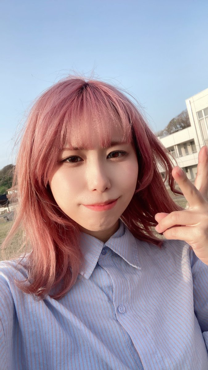 marunopoteto's tweet photo. 躁鬱で生きるか死ぬか毎日考えながら生きてる時のわたし、顔だけは可愛かったんよ
懐かしいね、予定パンパンなのに動けるし2徹でディズニー行くしフットワーク軽すぎてエキストラやるし、よく生きてた。
正にあれは破壊と衝動 https://t.co/kQILEZ0iJL
