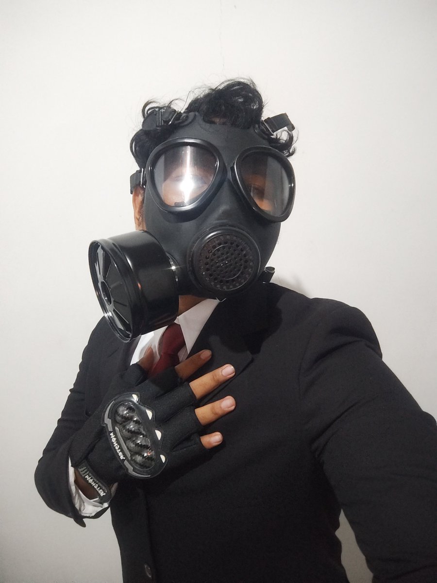 076Suited's tweet photo. My first gas mask 😷😆 https://t.co/jcGfqFuvh0