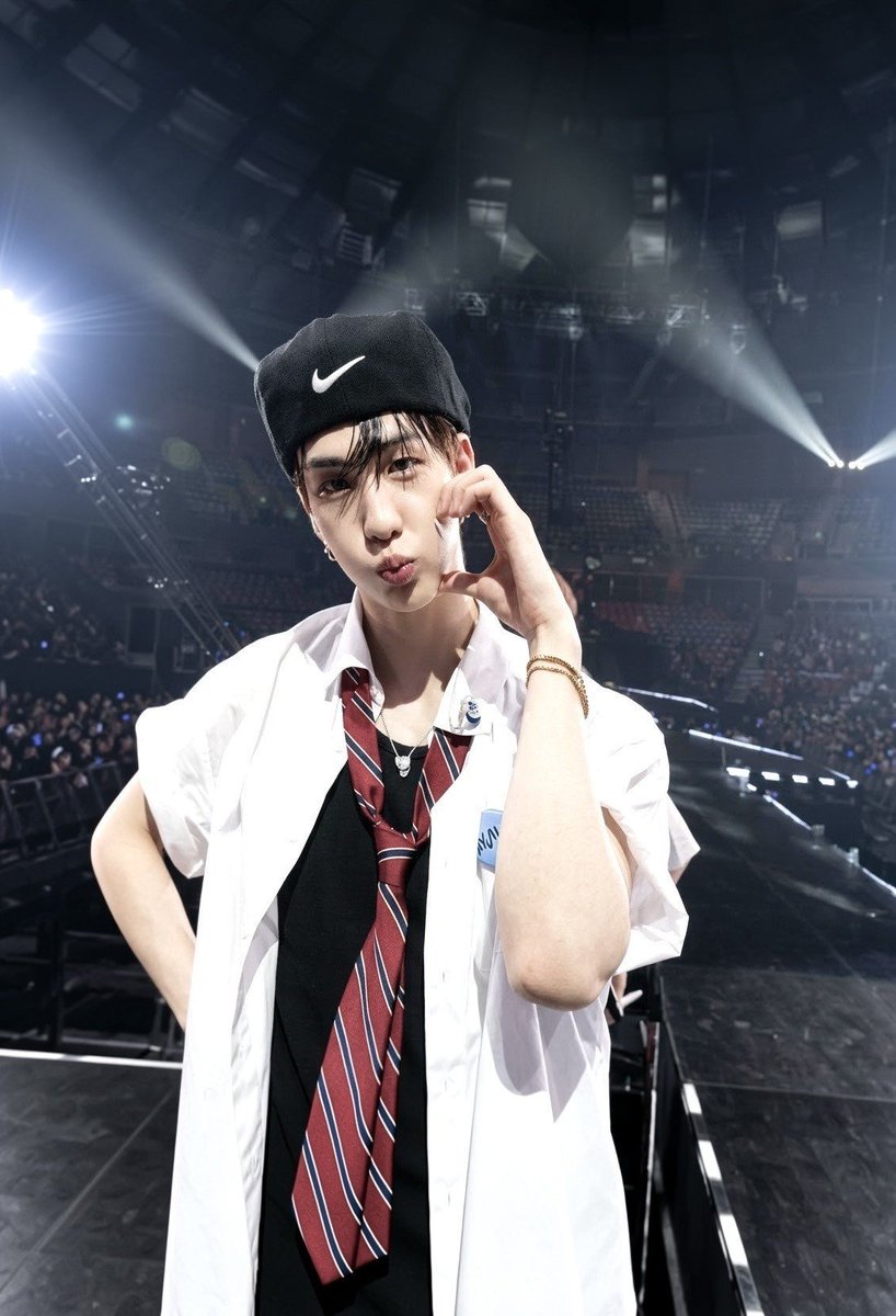 ssomi_SKZlove's tweet photo. 이 얼굴에 애교까지 많은남자 너뿐이라고 https://t.co/MzahEIvnTk