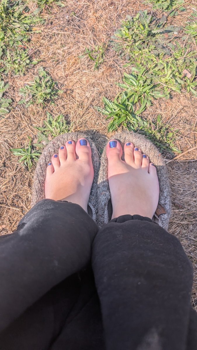 Princess_n_honi's tweet photo. Are you looking for feet content? Look no further! honey and princess the bestie duo has you covered🩷🤍  dms open. Non judgmental space🩷 unless you want us to be a little mean😉 #sellingcontent #footfetısh #feetfetısh https://t.co/2dwkpep4Pn