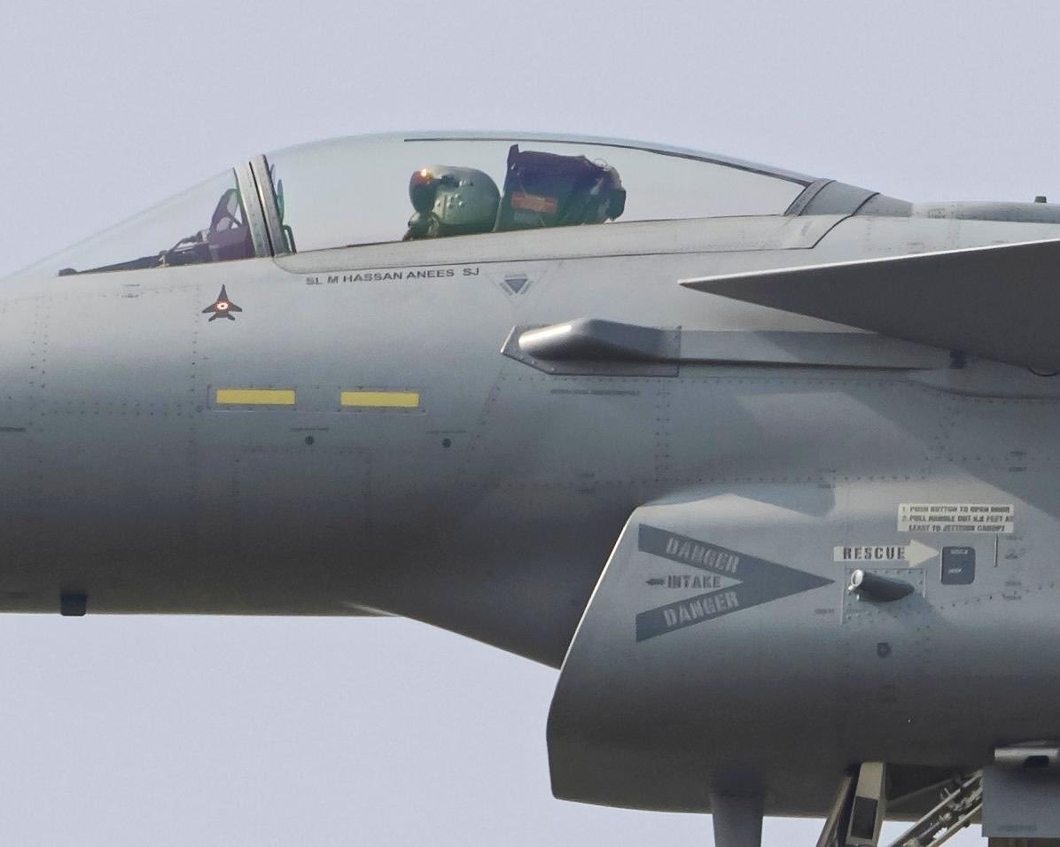 TacticalTribun's tweet photo. 🔺🇵🇰❌🇮🇳:
Pakistan, for the 1st time, revealed its J-10C who shot down Indian MiG-29UPG on May 7, 2025.

IAF MiG-29UPG engine got failure while performing tight maneuvers to dodge PL-15. https://t.co/PAyVQE9P0T