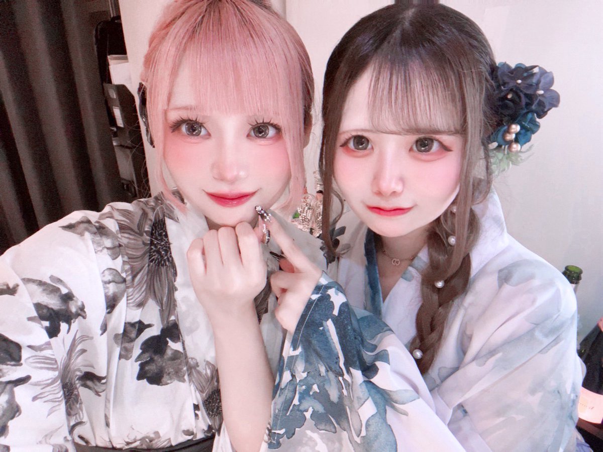 BH_amane's tweet photo. おわってます🐾

❤︎初コンカフェ選んでくれたV好きなお兄さん！おすすめの映画教えてくれてありがとう♡見てみますദ്ദിᐢ- ̫-ᐢ₎
❤︎最後拾ってくれたお兄さん！楽しませれた自信あるからまた来てくれるかにゃㅠ ̫ㅠ♡

推しのめりぃちゃんとツーショ撮れた神😇✨💕
@andlove_akb https://t.co/E2qKYb0h7e