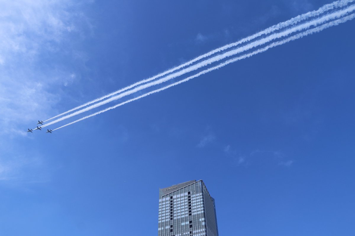 somat_ta's tweet photo. アジア大会の開幕を祝う為に名古屋の上空を飛んだブルーインパルス
家にカメラのバッテリーを忘れて撮りに帰るアクシデントがあり撮影場所を探す時間を確保できず残念な結果に...
航空祭でも感じるハートデカすぎ問題は健在でした~
#BlueImpulse
#ブルーインパルス
#航空自衛隊
#JASDF
#名古屋 https://t.co/cBn7nsKtuh