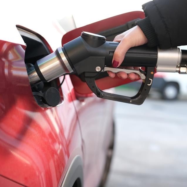 GlobeEyeNews's tweet photo. BREAKING:

France is now facing fuel shortage, with 11% of the country’s gas stations running out of petrol or diesel. https://t.co/WjJ1542JcU