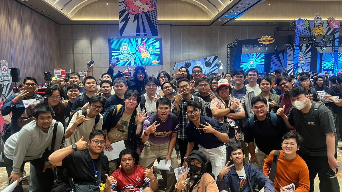 Vexora_Vex's tweet photo. My First Official Pokemon VGC Tournament, I'm really happy going to top 32 Tomorrow,Hope Can do my best again tomorrow,Big Shout for Prul Community and my coach @EnjeVGC @amsprulchannel 🔥🔥 https://t.co/4JaSjuwSwk