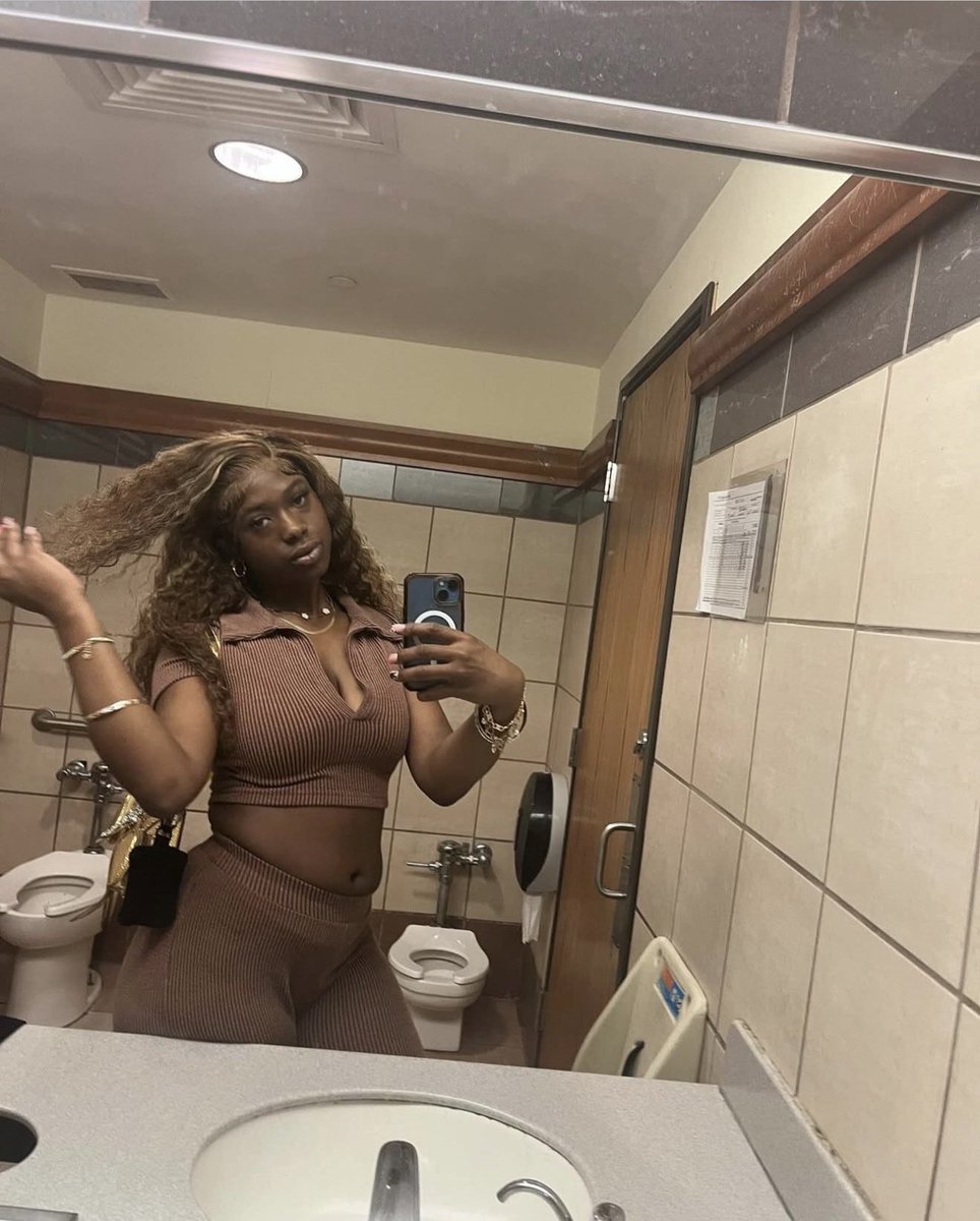 pretty_imani7's tweet photo. Pretty girl energy, always 🤭🍭✨💋 ... https://t.co/TNbLaZQlU7
