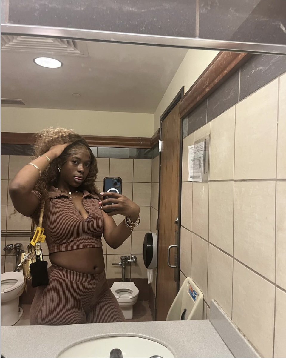 pretty_imani7's tweet photo. Pretty girl energy, always 🤭🍭✨💋 ... https://t.co/TNbLaZQlU7