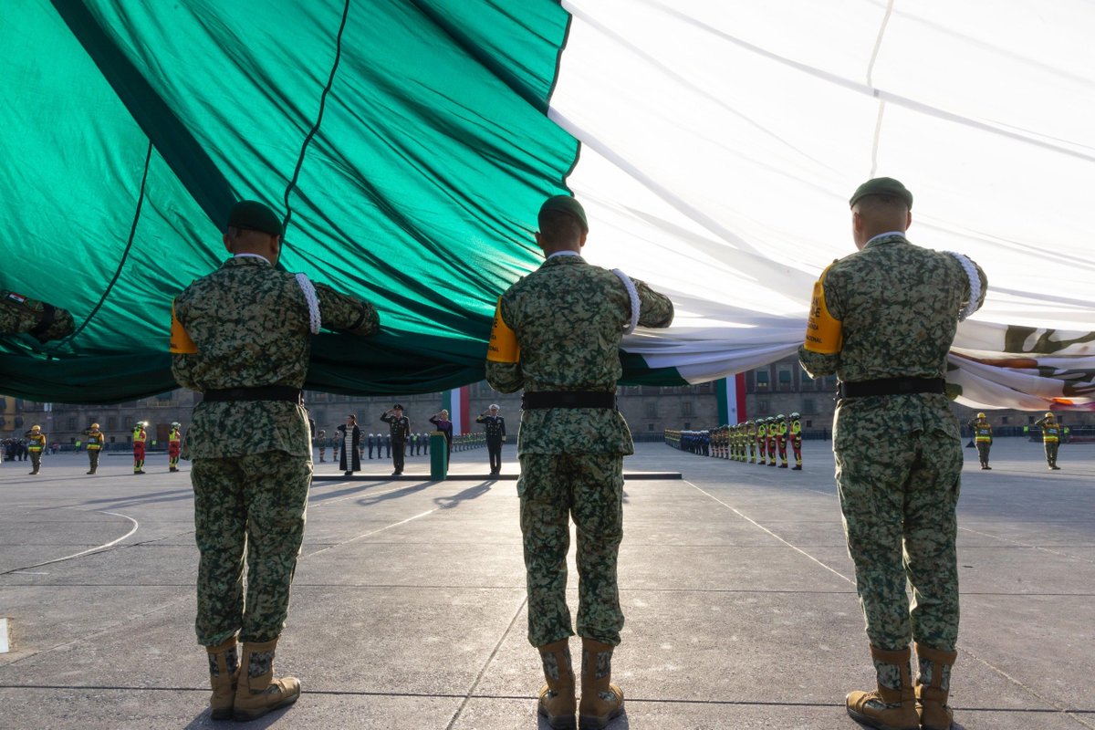 OctavioAlmada1's tweet photo. 🇲🇽 Este 19 de septiembre, recordamos con profundo respeto a quienes perdieron la vida en los sismos de 1985 y 2017.

Nuestra PresidentA @Claudiashein encabezó el izamiento de bandera en su memoria. Desde Sonora, nos unimos a este homenaje y enviamos un abrazo solidario a las familias que llevan en el corazón la ausencia de sus seres queridos.

Honrar su memoria es también cuidar unos de otros y mantener viva la solidaridad que caracteriza al pueblo de México. Que nunca falte una mano tendida ni dejemos a nadie solo ante la adversidad.
