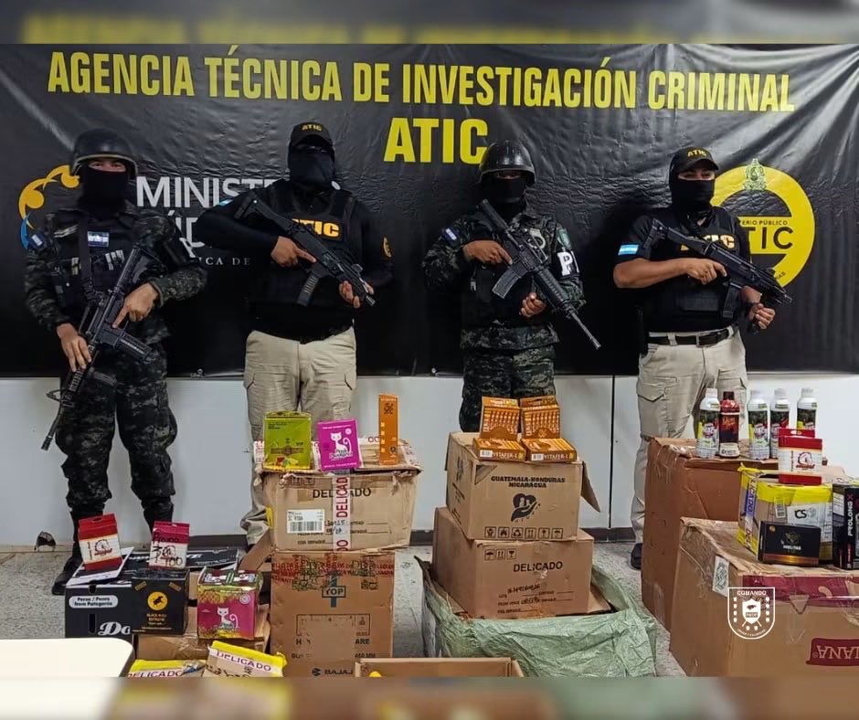 PMOPHN's tweet photo. #SoluciónContraElCrimen | PMOP participa en operativo de inspección en establecimientos comerciales de San Pedro Sula
Las Fuerzas Armadas de Honduras a través de la Policía Militar del Orden Público (#9BPMOP), en apoyo a la Agencia Técnica de Investigación Criminal (#ATIC), participaron en tareas de inspección y recolección de indicios, junto al Ministerio Público y la Agencia de Regulación Sanitaria (#ARSA), en diferentes establecimientos comerciales del barrio Medina, San Pedro Sula, Cortés.
Durante las inspecciones fueron decomisados diversos productos y potenciadores de comercialización. La operación se desarrolló en el marco de investigaciones por presunta defraudación fiscal en perjuicio de la Hacienda Pública.
Los indicios decomisados quedaron a disposición de las autoridades competentes para continuar con el procedimiento legal correspondiente.
Las #FFAAHN, a través de la #PMOPHN, mantienen su apoyo a las instituciones encargadas de la investigación y control, contribuyendo al cumplimiento de la ley y al fortalecimiento de la seguridad en el territorio nacional. 🇭🇳